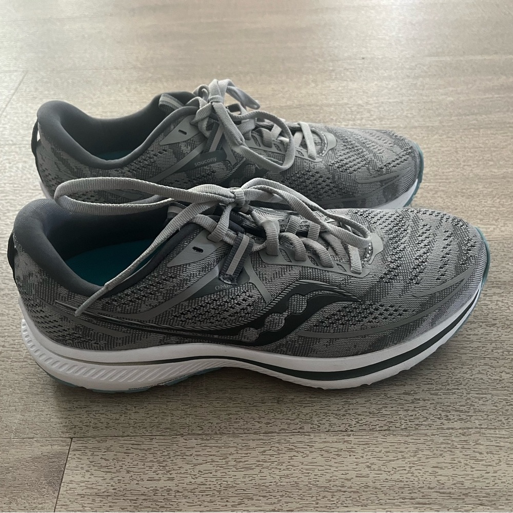Saucony Gray Athletic Shoes with Mesh Upper and Supportive Overlays
